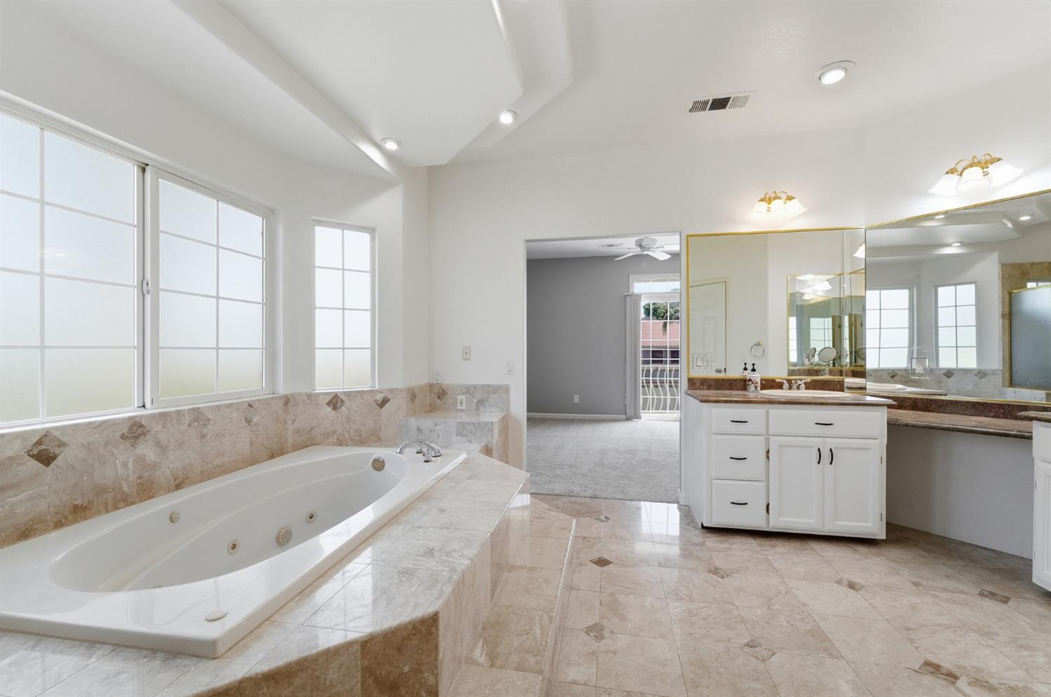 2273 McCaffery Ln, Riverbank, CA 95367