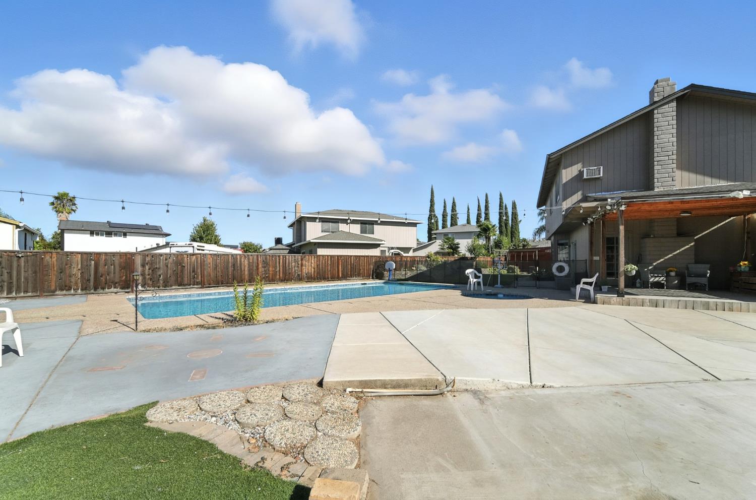 1309 Ruffino Ct, Manteca, CA 95336