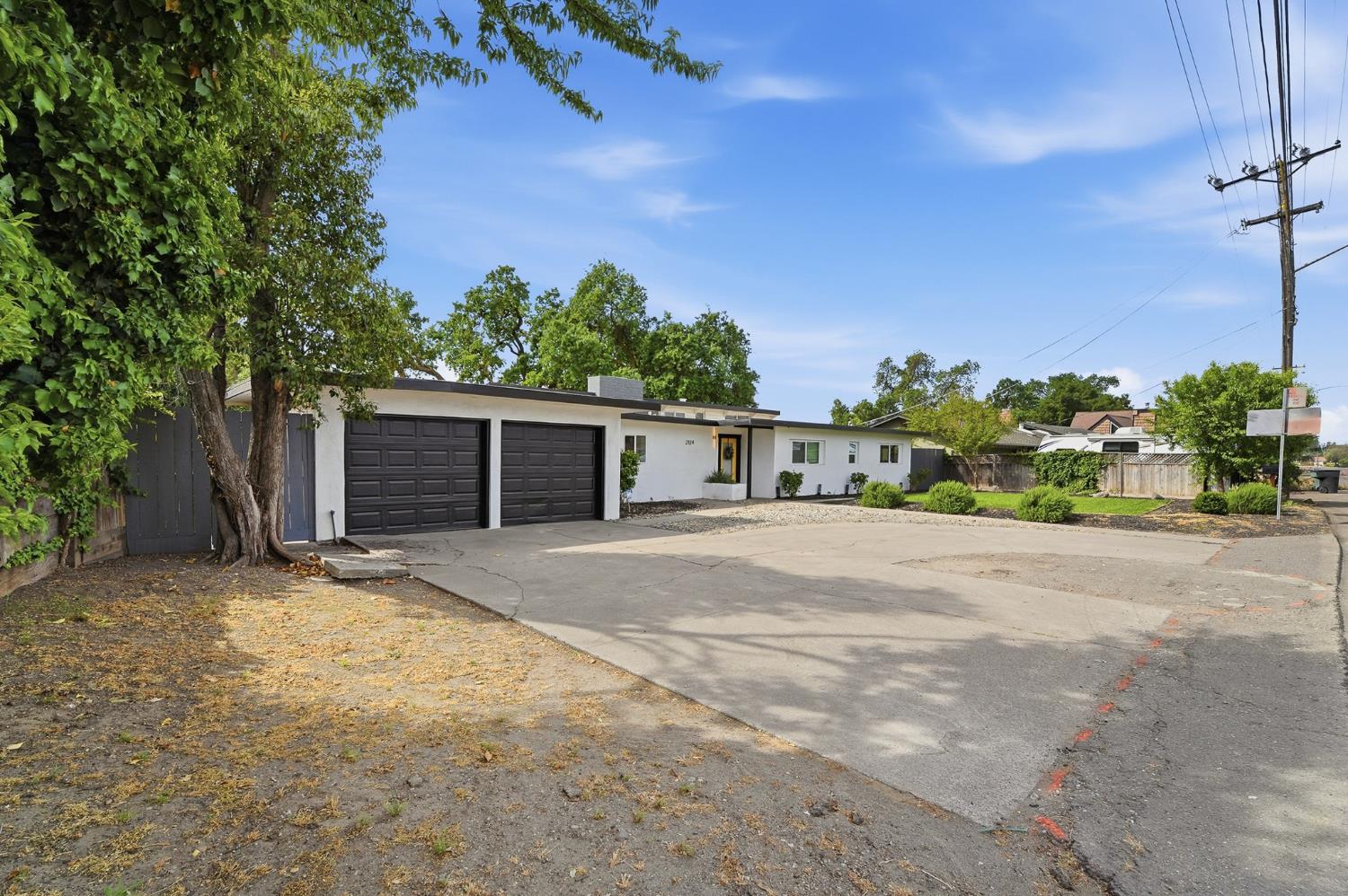 2124 Scenic Dr, Modesto, CA 95355