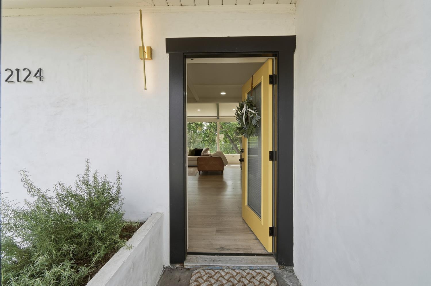 2124 Scenic Dr, Modesto, CA 95355