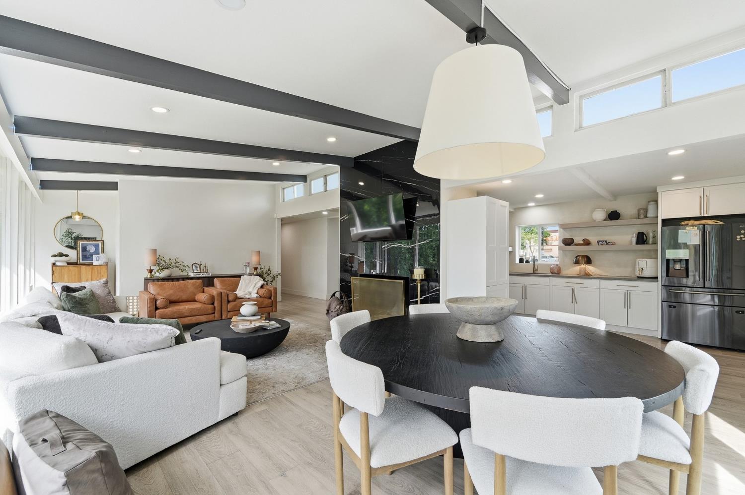 2124 Scenic Dr, Modesto, CA 95355