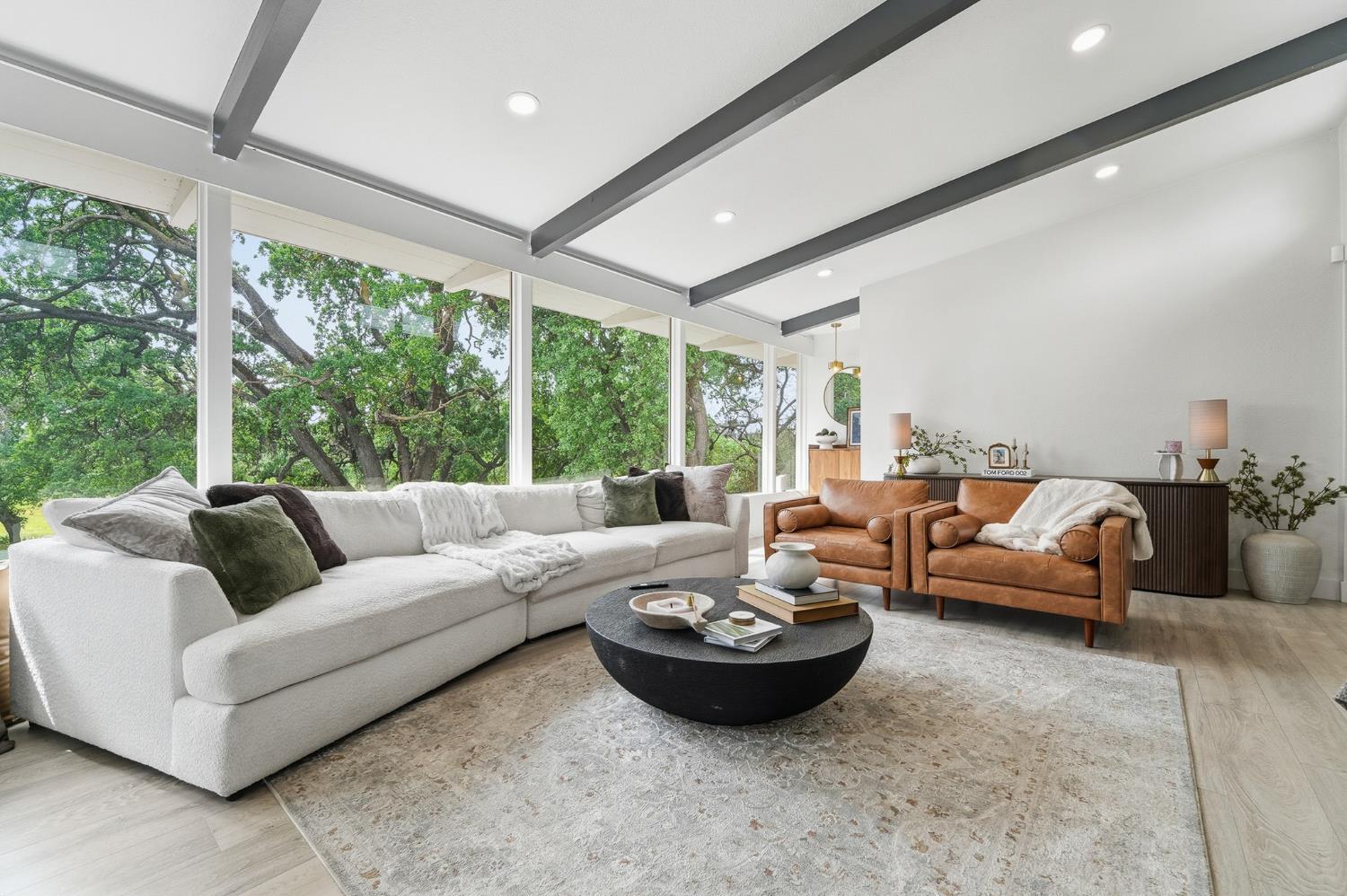 2124 Scenic Dr, Modesto, CA 95355