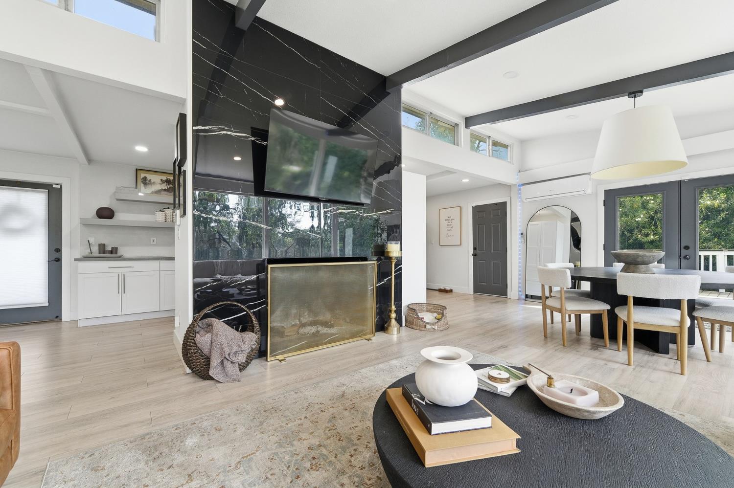 2124 Scenic Dr, Modesto, CA 95355