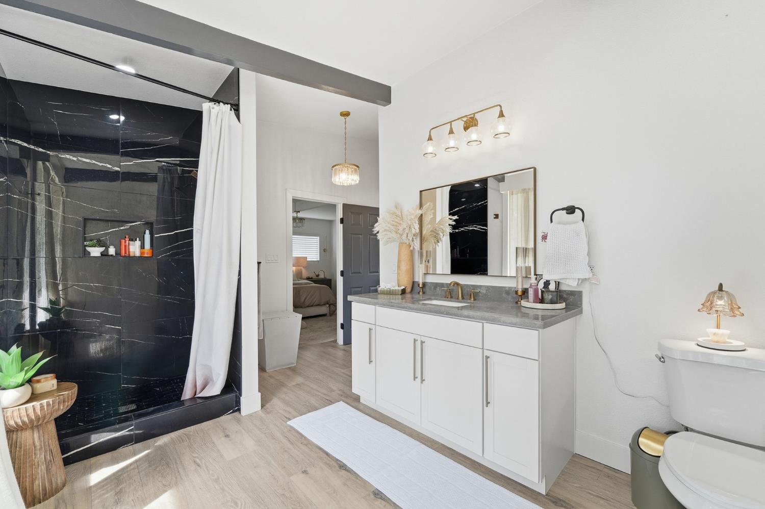 2124 Scenic Dr, Modesto, CA 95355