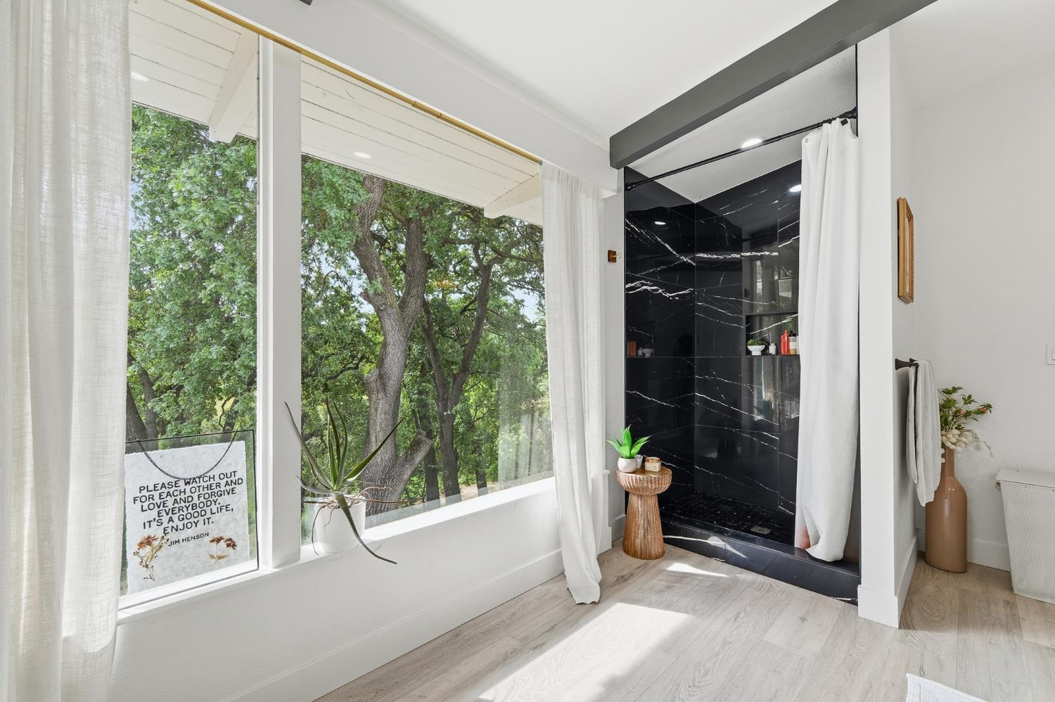 2124 Scenic Dr, Modesto, CA 95355