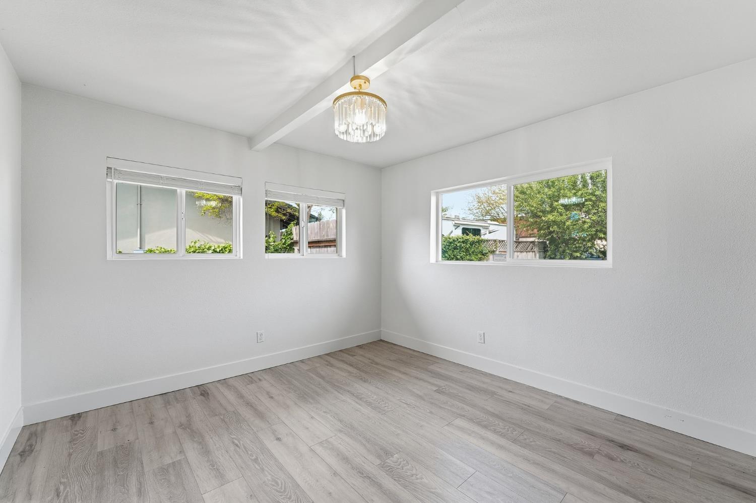 2124 Scenic Dr, Modesto, CA 95355