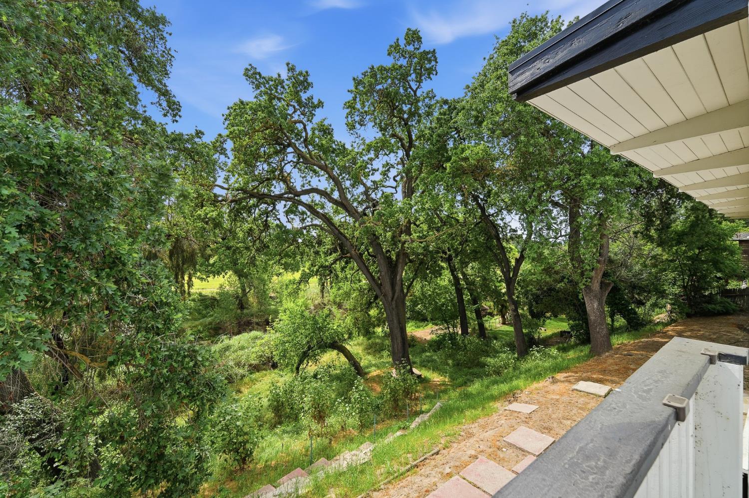 2124 Scenic Dr, Modesto, CA 95355