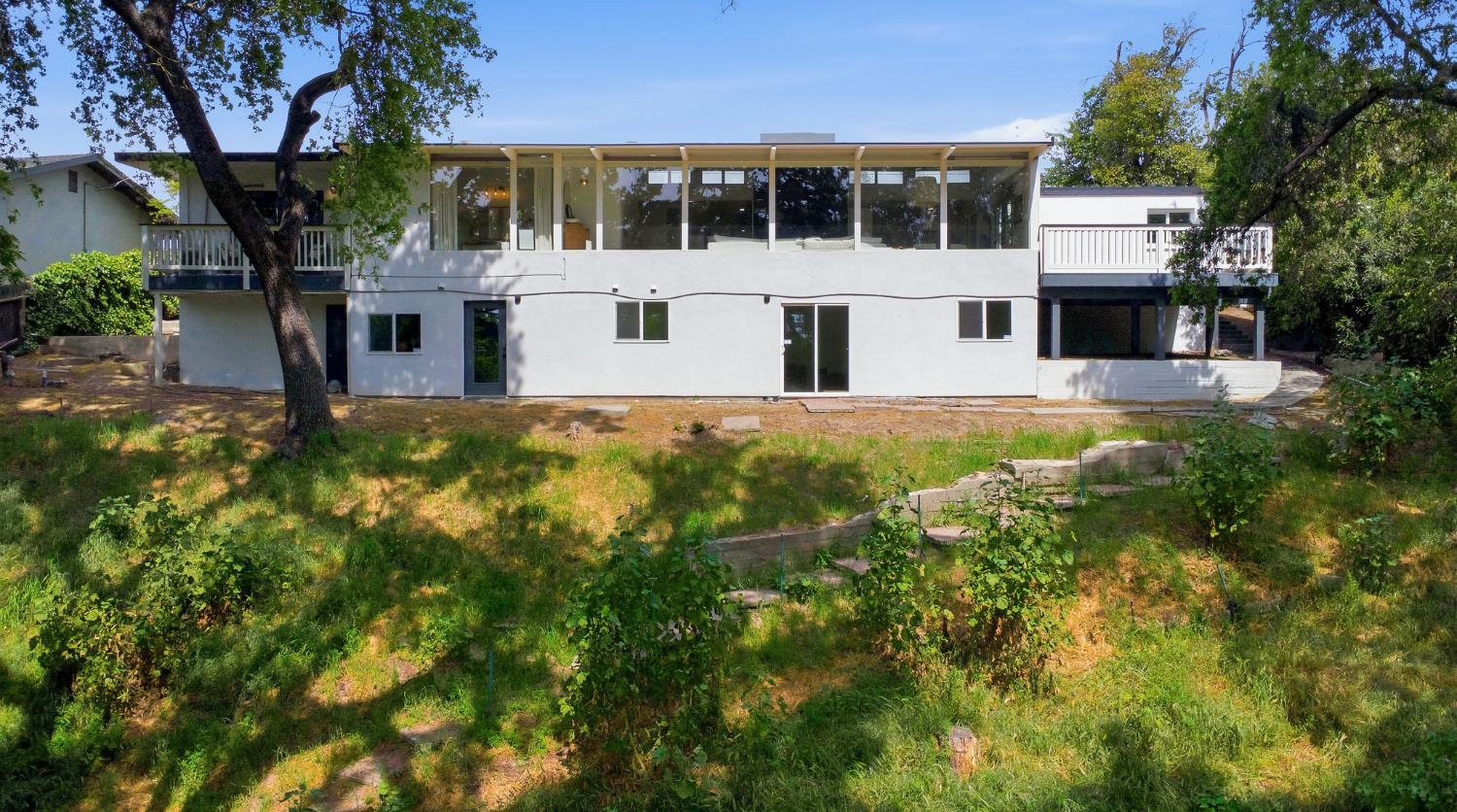 2124 Scenic Dr, Modesto, CA 95355