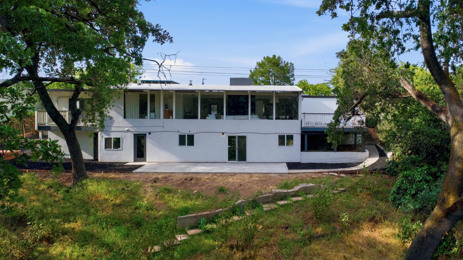 2124 Scenic Dr, Modesto, CA 95355