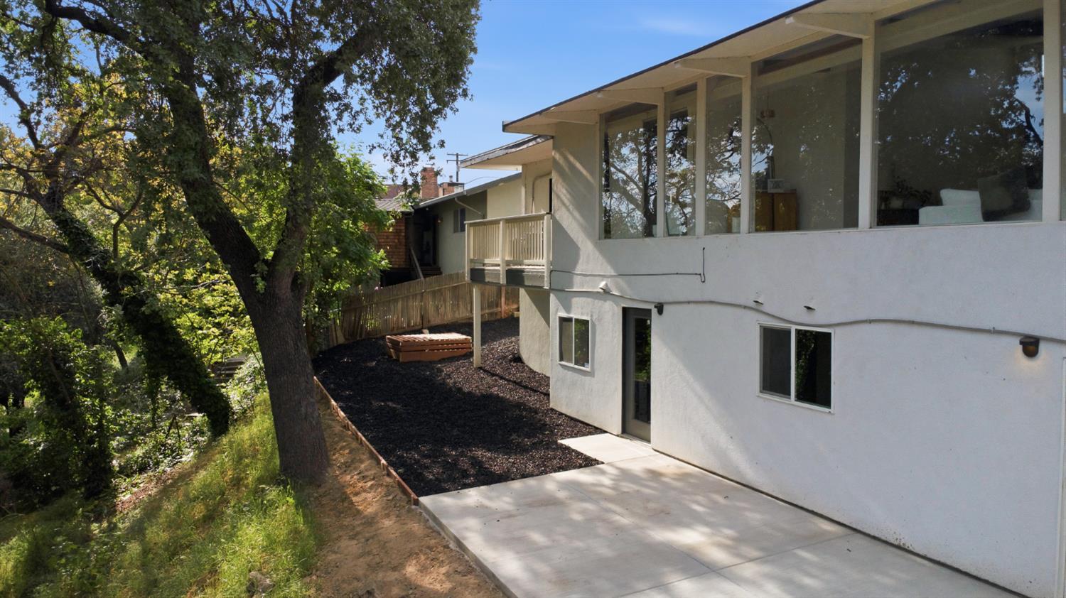 2124 Scenic Dr, Modesto, CA 95355