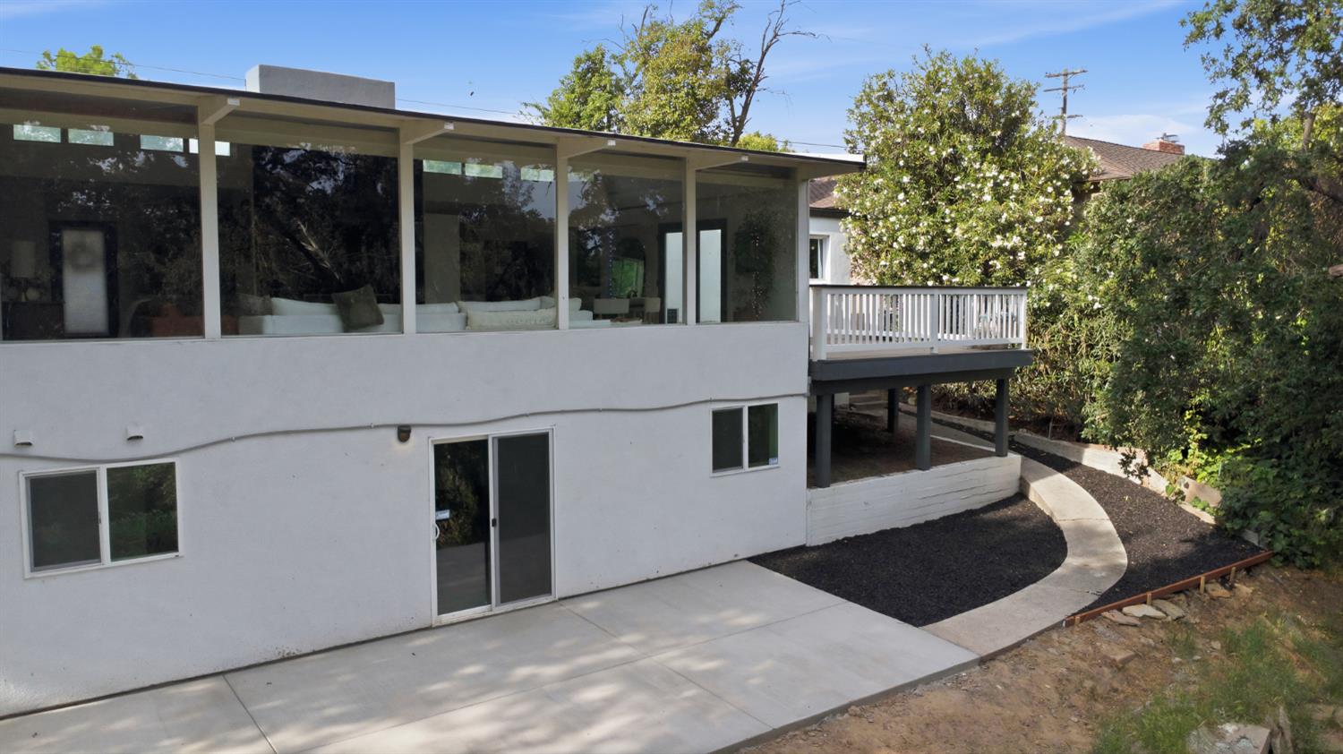 2124 Scenic Dr, Modesto, CA 95355