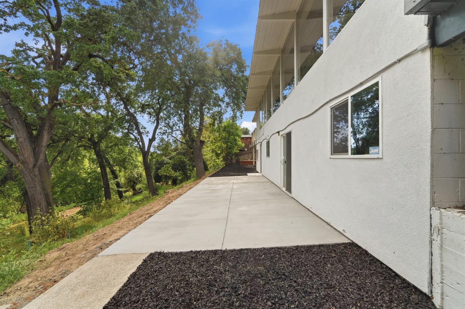 2124 Scenic Dr, Modesto, CA 95355