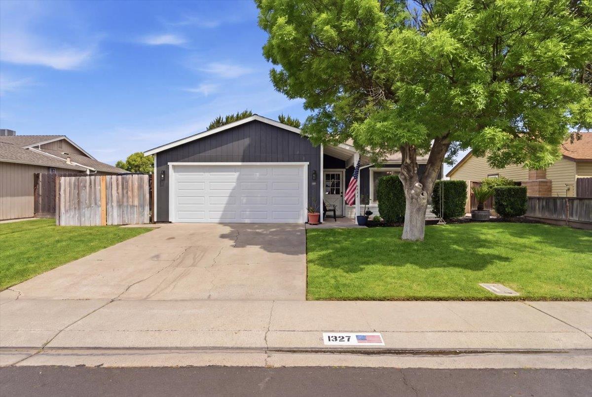 1327 Elena Dr, Ripon, CA 95366
