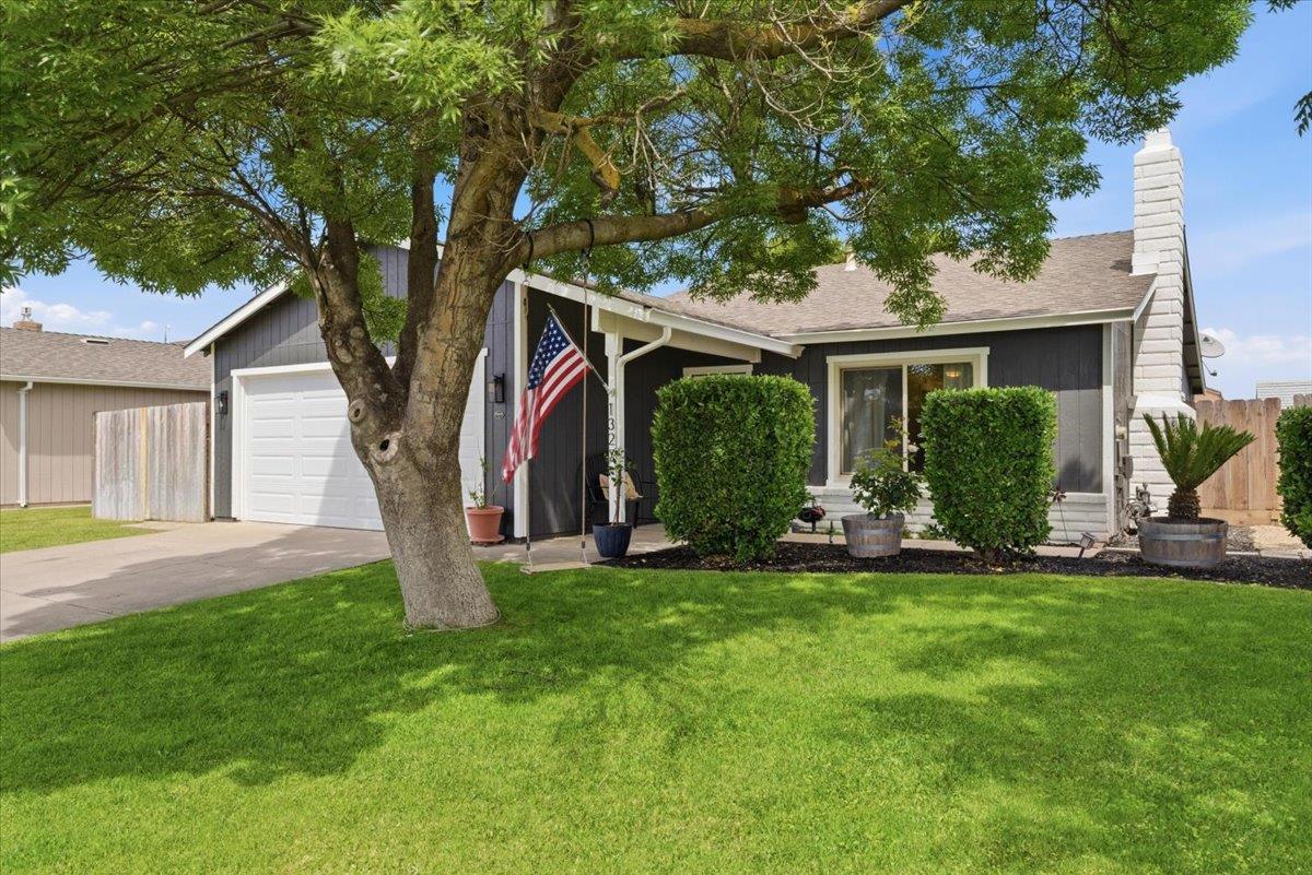 1327 Elena Dr, Ripon, CA 95366