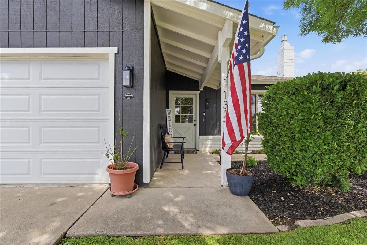 1327 Elena Dr, Ripon, CA 95366