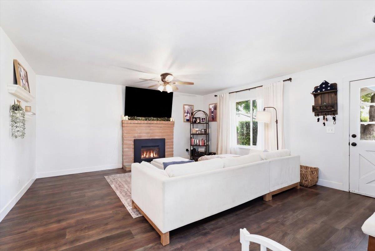 1327 Elena Dr, Ripon, CA 95366