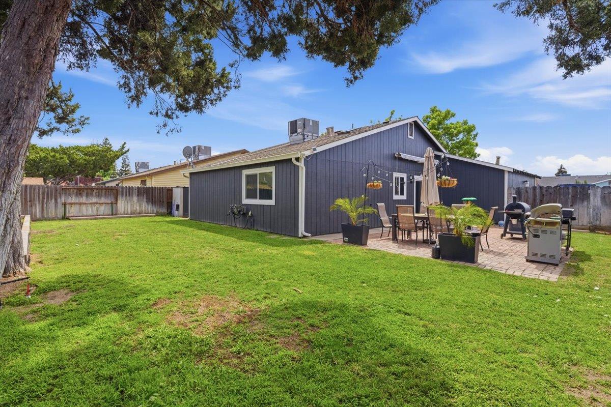 1327 Elena Dr, Ripon, CA 95366