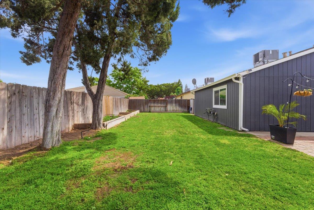 1327 Elena Dr, Ripon, CA 95366