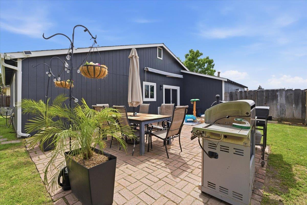 1327 Elena Dr, Ripon, CA 95366