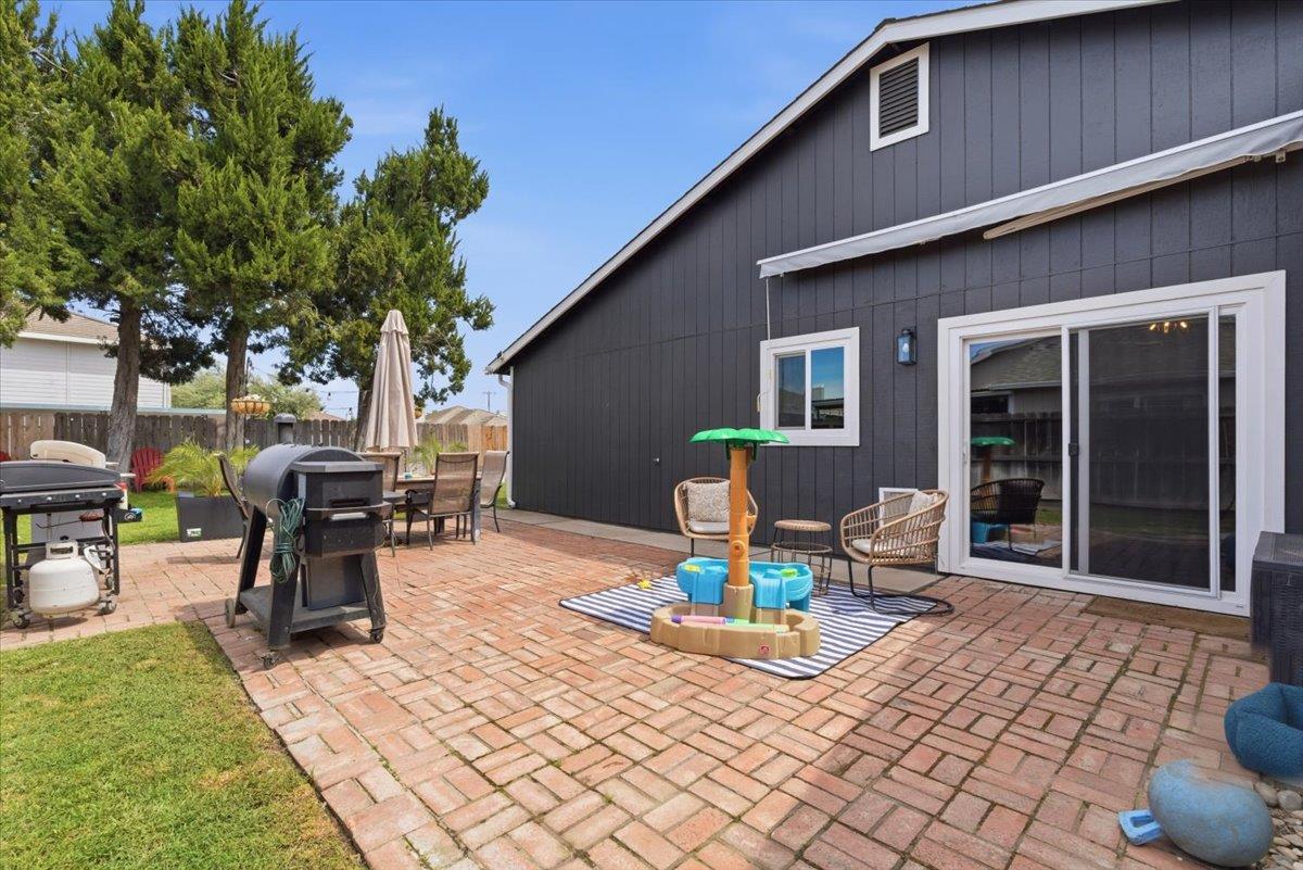 1327 Elena Dr, Ripon, CA 95366