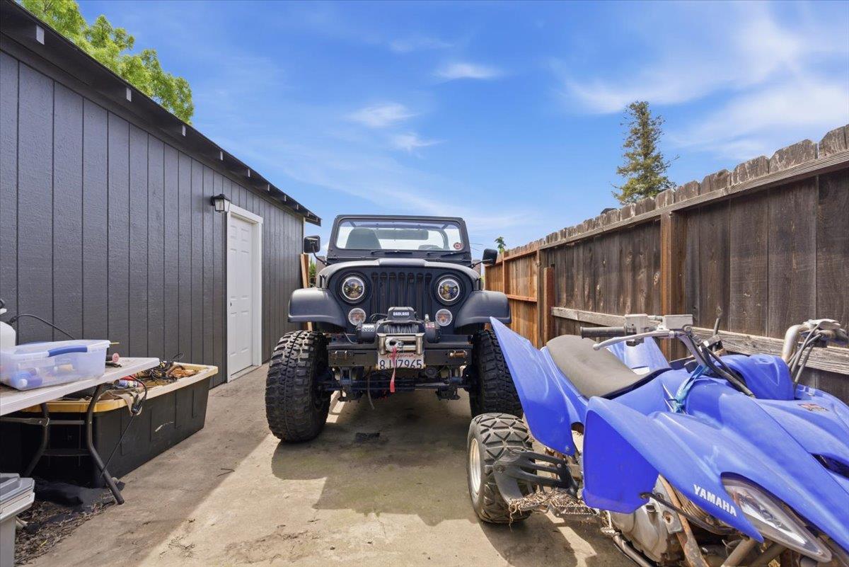 1327 Elena Dr, Ripon, CA 95366