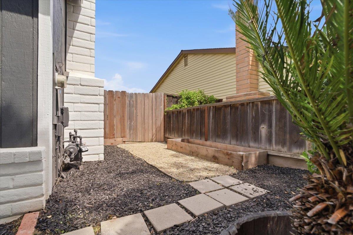 1327 Elena Dr, Ripon, CA 95366