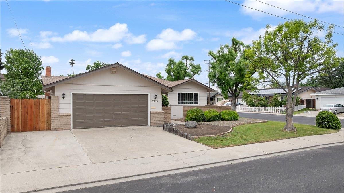 2321 Laguna Dr, Modesto, CA 95350