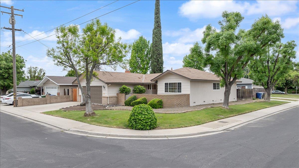 2321 Laguna Dr, Modesto, CA 95350