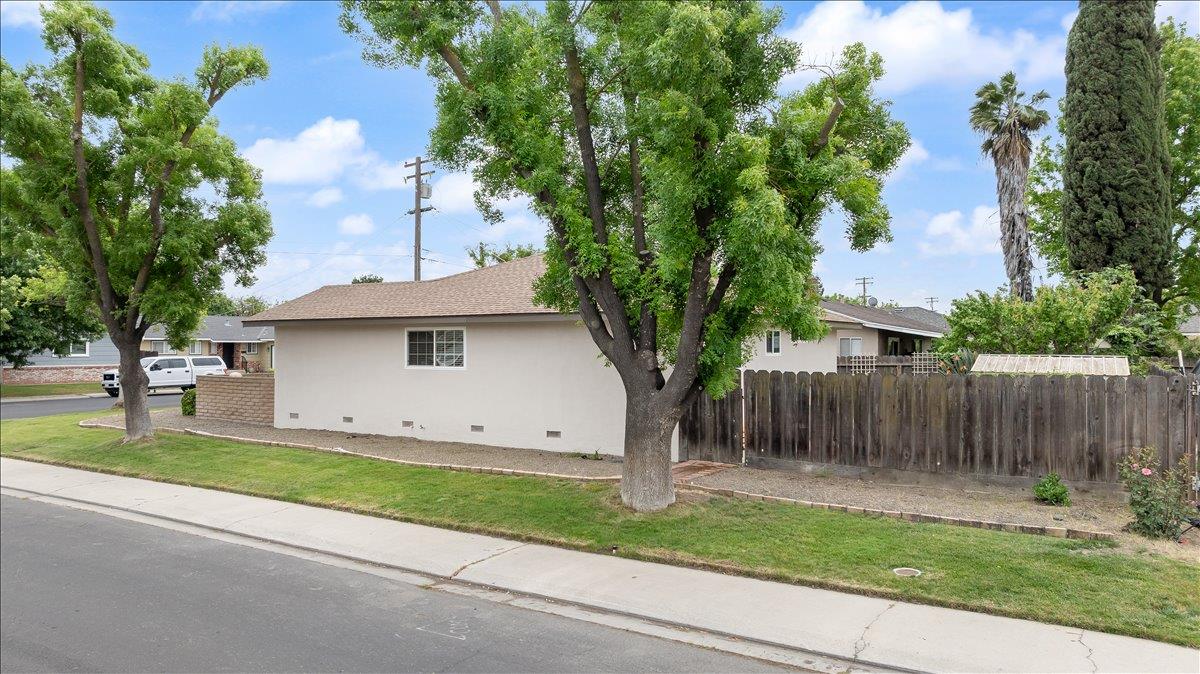 2321 Laguna Dr, Modesto, CA 95350