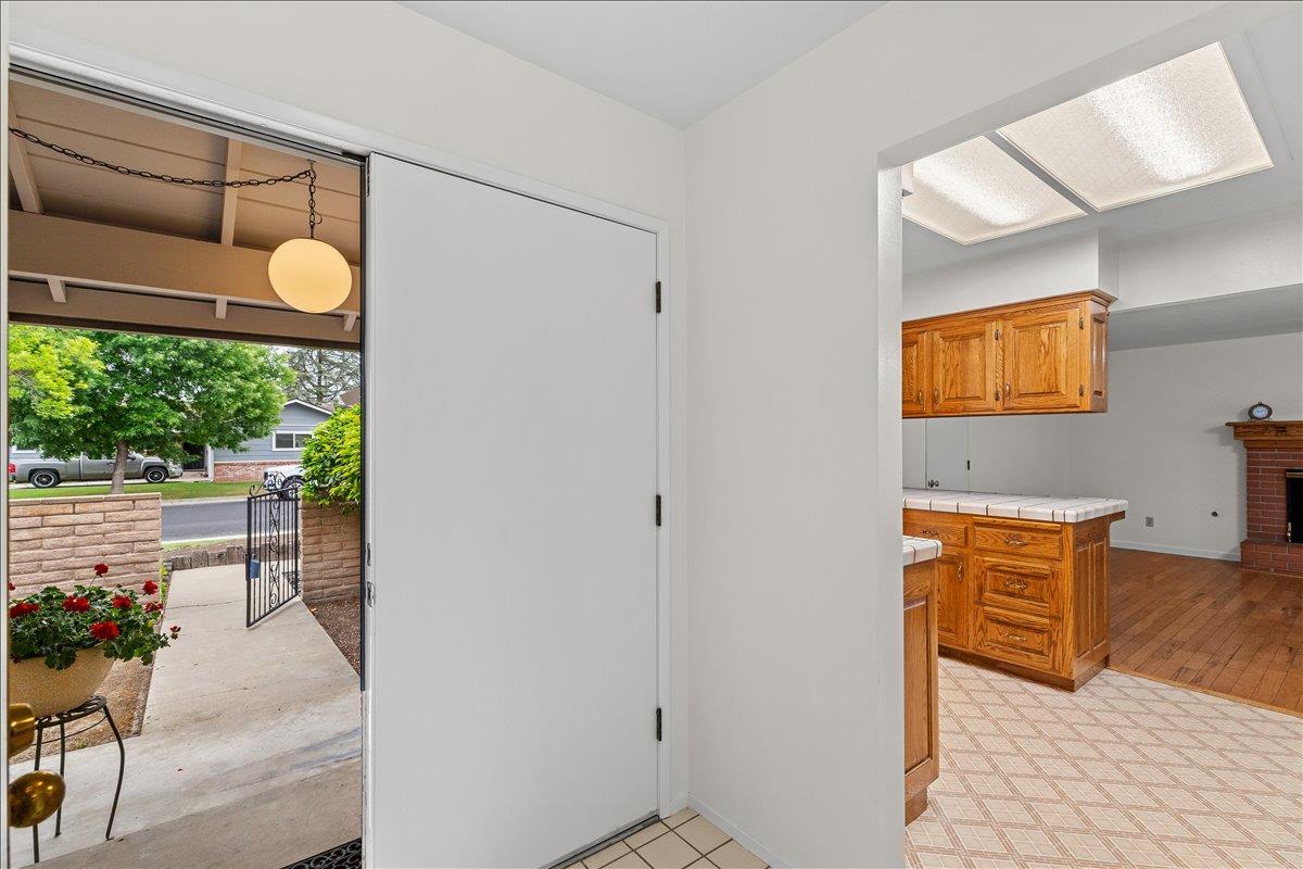 2321 Laguna Dr, Modesto, CA 95350