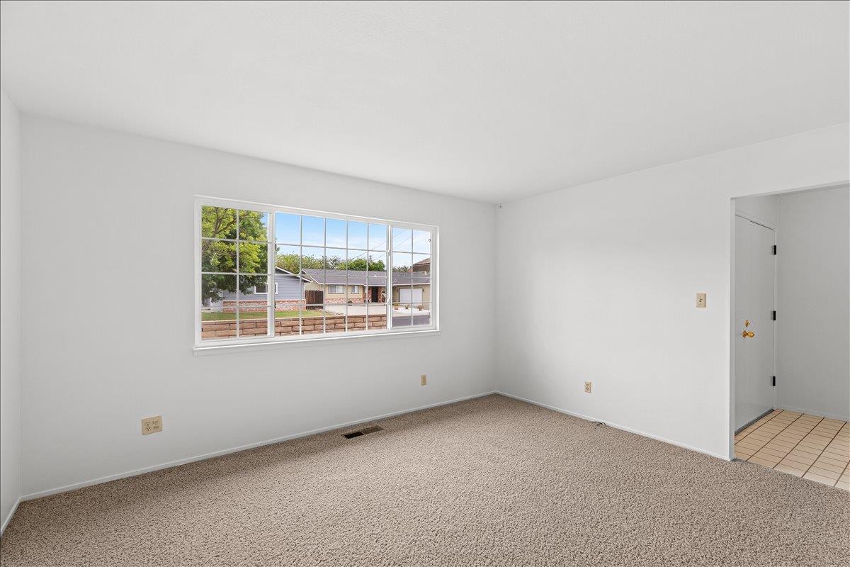 2321 Laguna Dr, Modesto, CA 95350