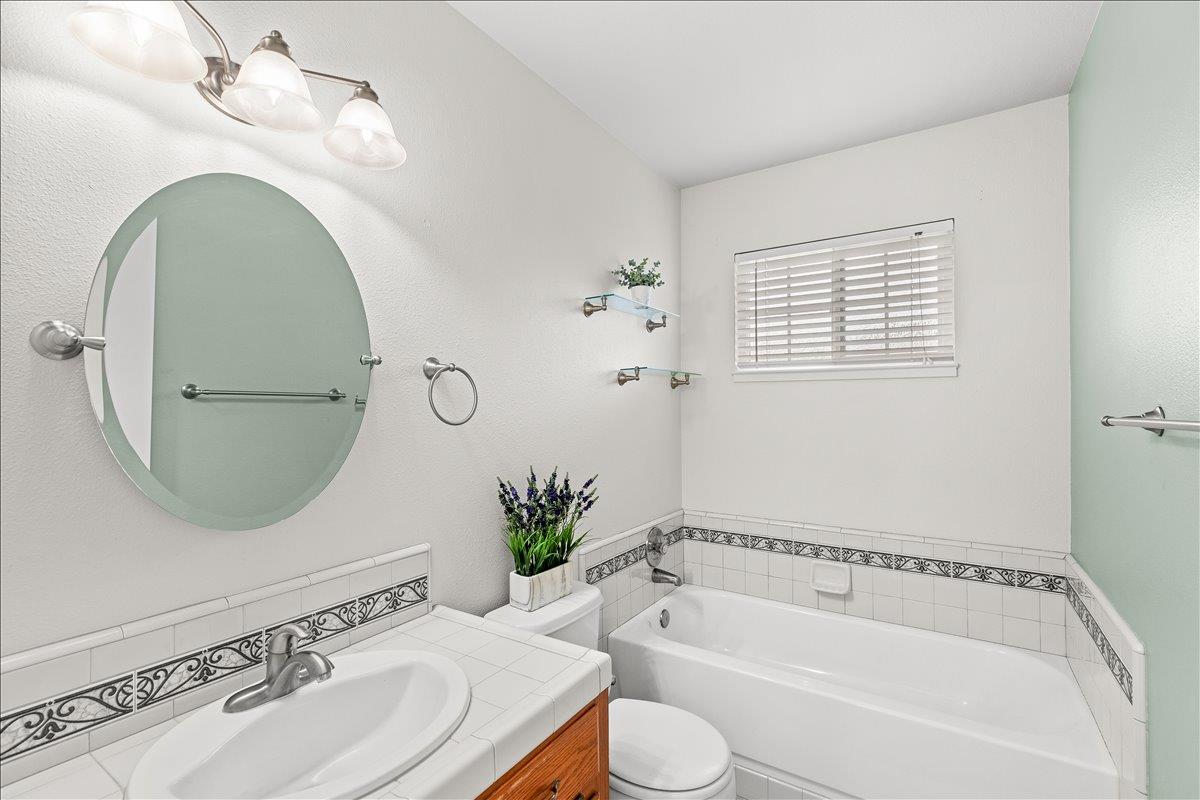 2321 Laguna Dr, Modesto, CA 95350