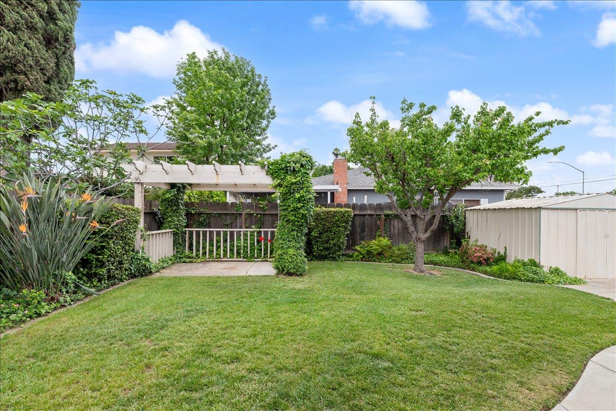 2321 Laguna Dr, Modesto, CA 95350