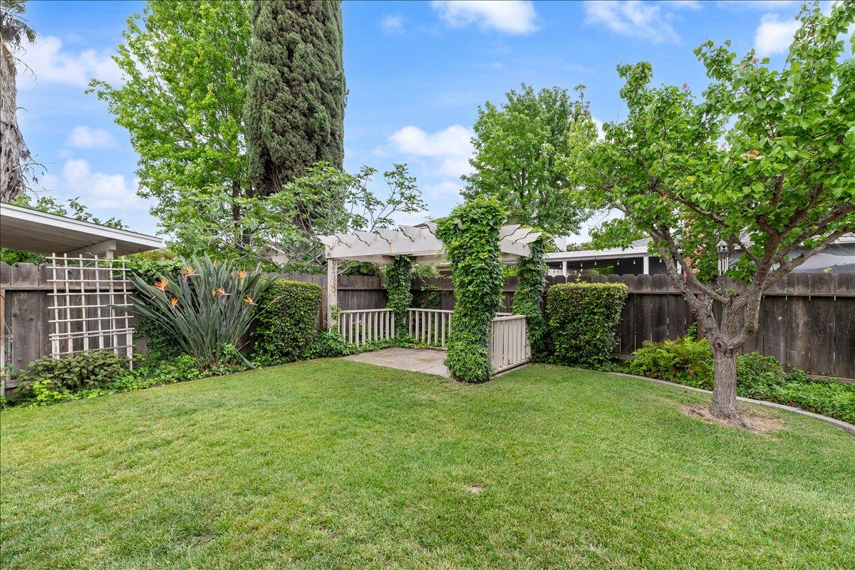 2321 Laguna Dr, Modesto, CA 95350