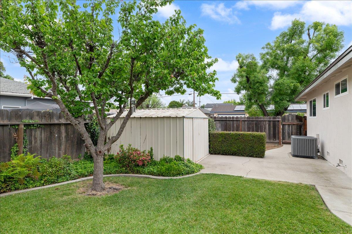 2321 Laguna Dr, Modesto, CA 95350