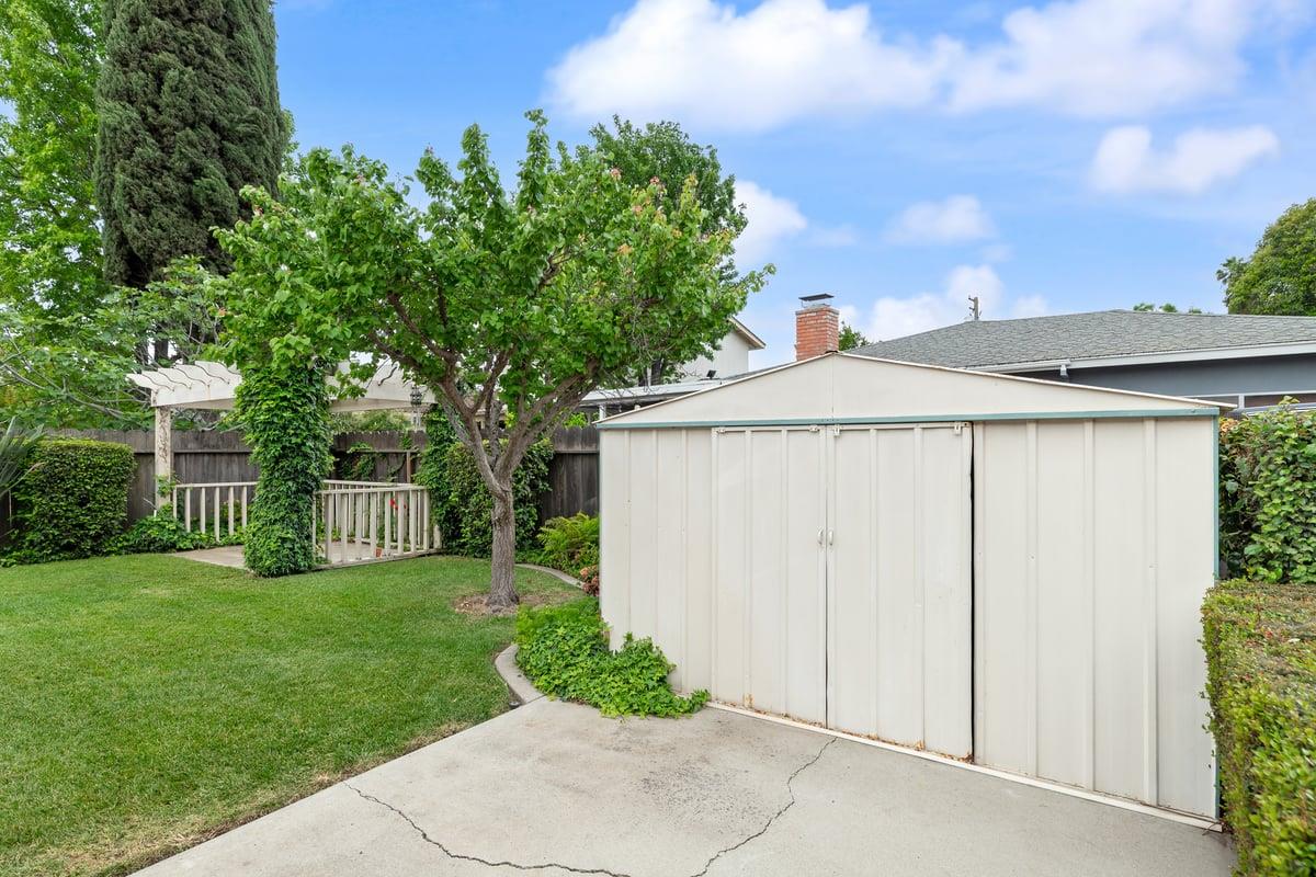 2321 Laguna Dr, Modesto, CA 95350
