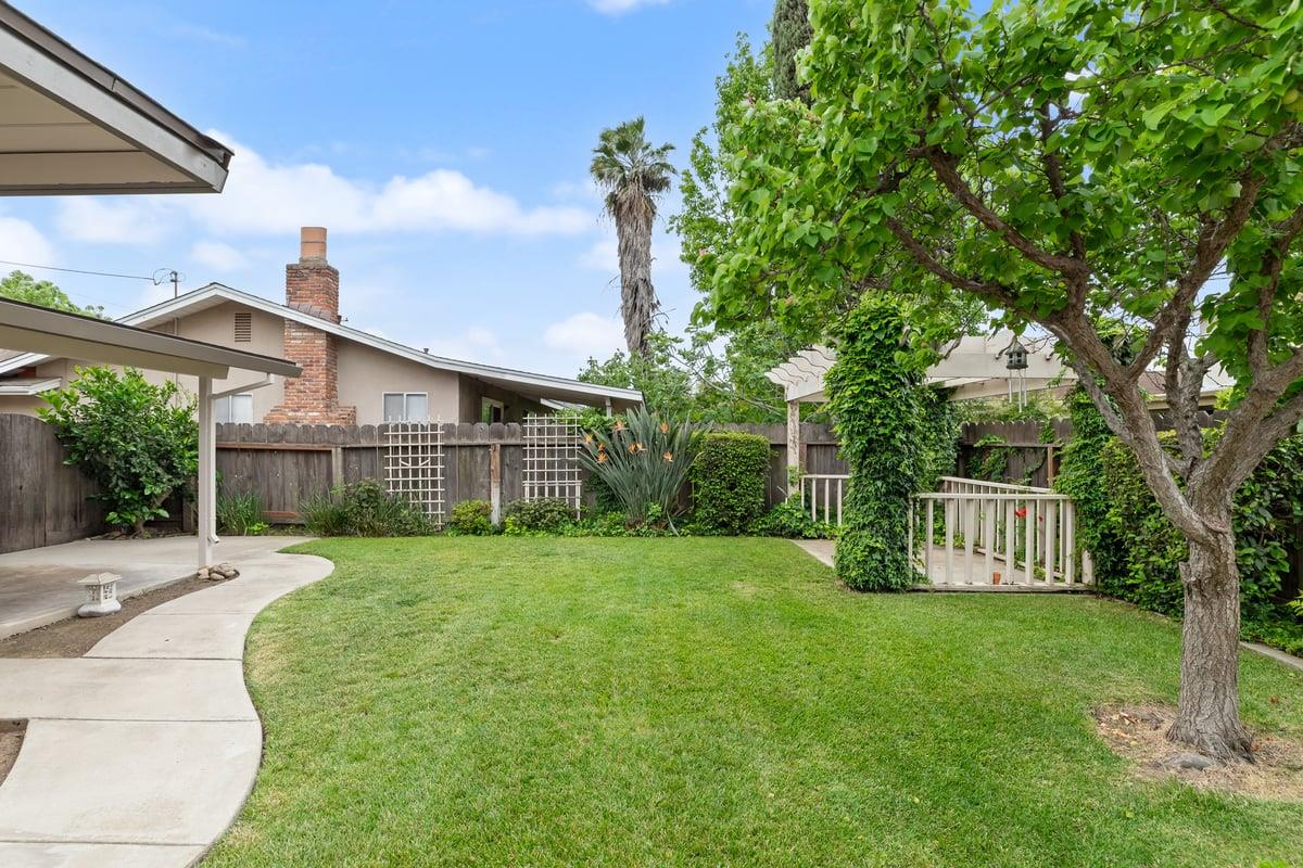 2321 Laguna Dr, Modesto, CA 95350