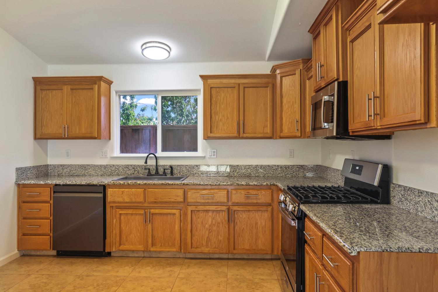 6573 Hastings Dr, Winton, CA 95388