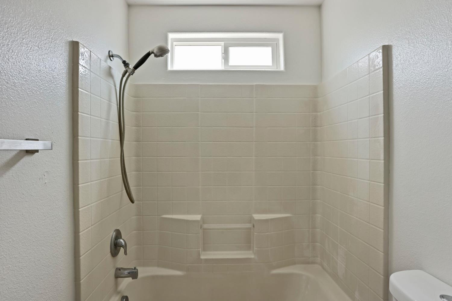 6573 Hastings Dr, Winton, CA 95388