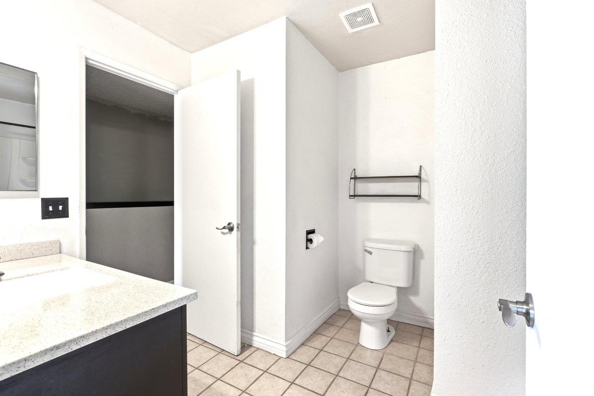 4085 Dale Rd #B, Modesto, CA 95356