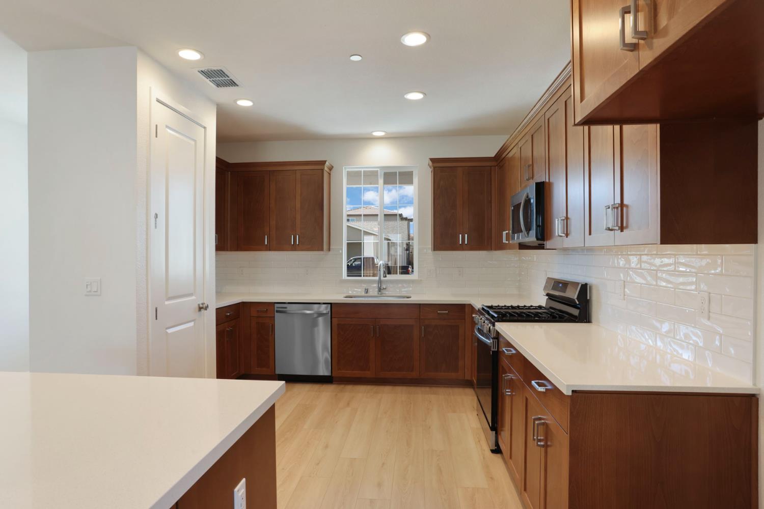 3265 Rugnao Way, Manteca, CA 95337