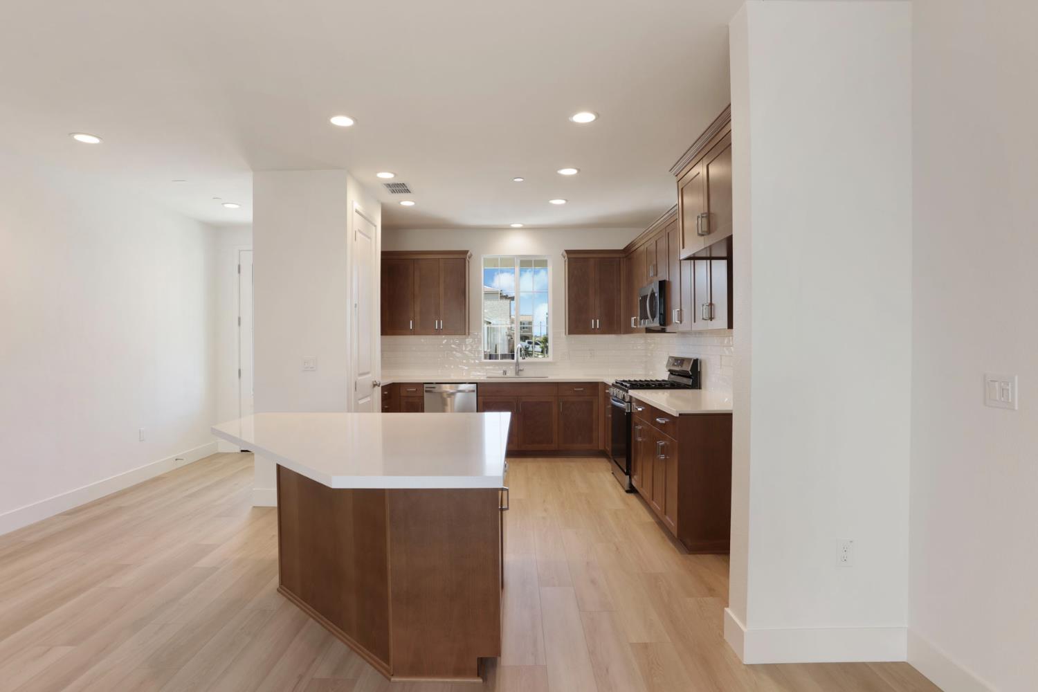 3265 Rugnao Way, Manteca, CA 95337