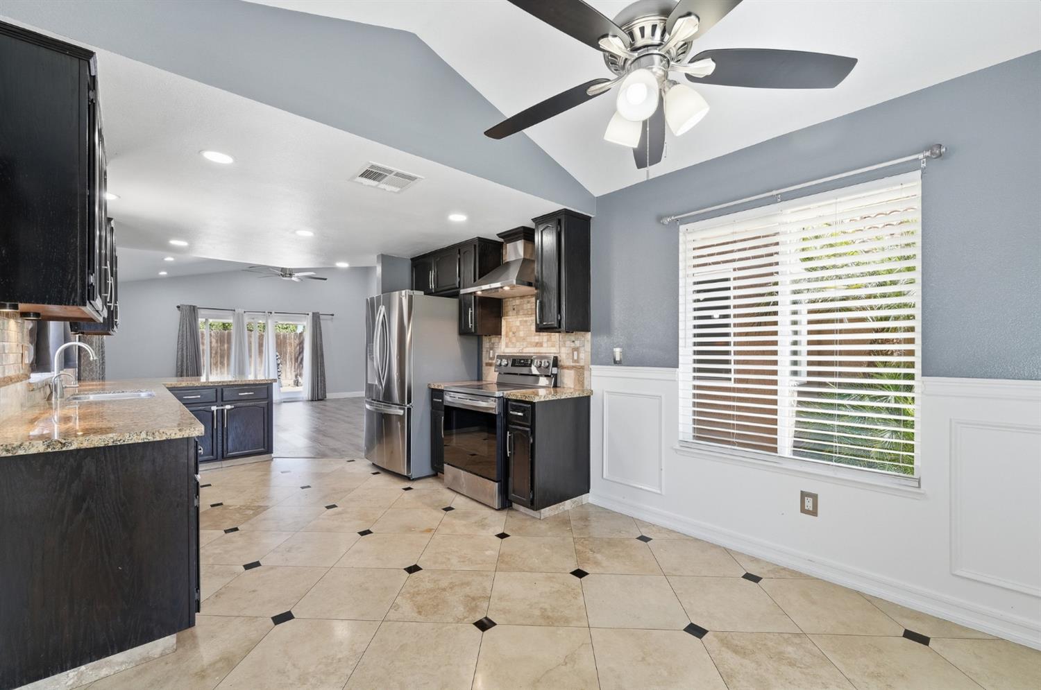 359 Trevor Ave, Oakdale, CA 95361