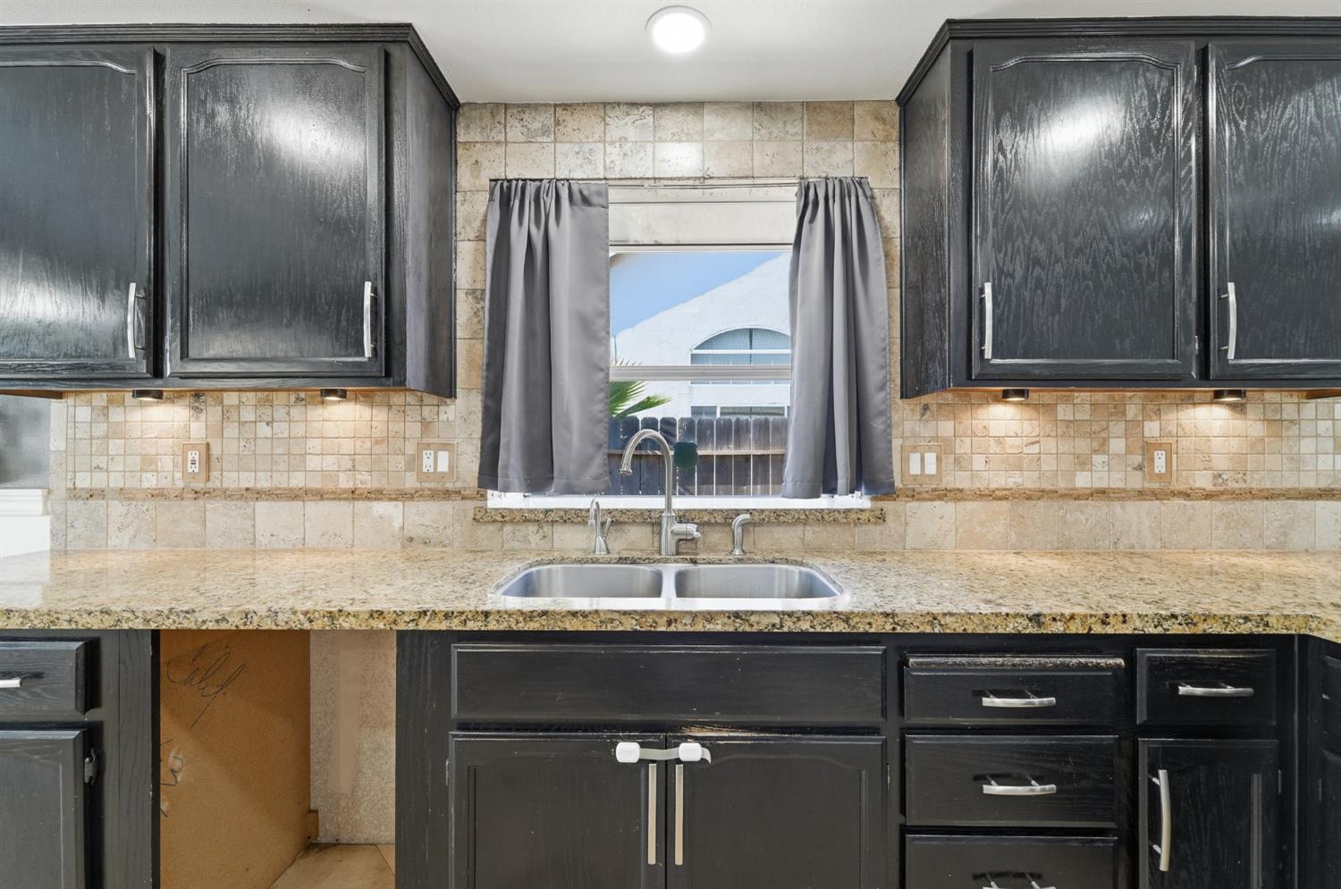 359 Trevor Ave, Oakdale, CA 95361