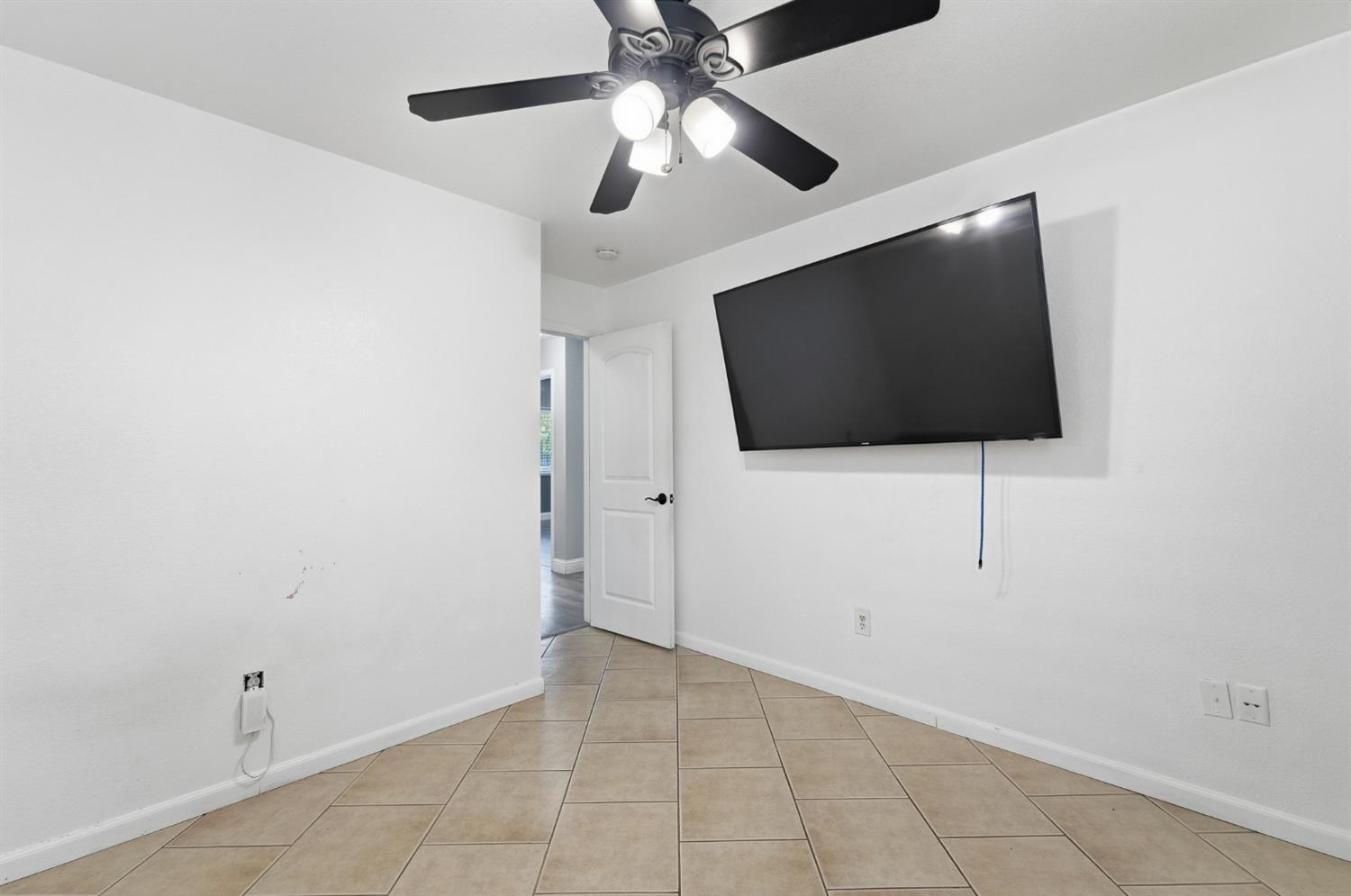 359 Trevor Ave, Oakdale, CA 95361