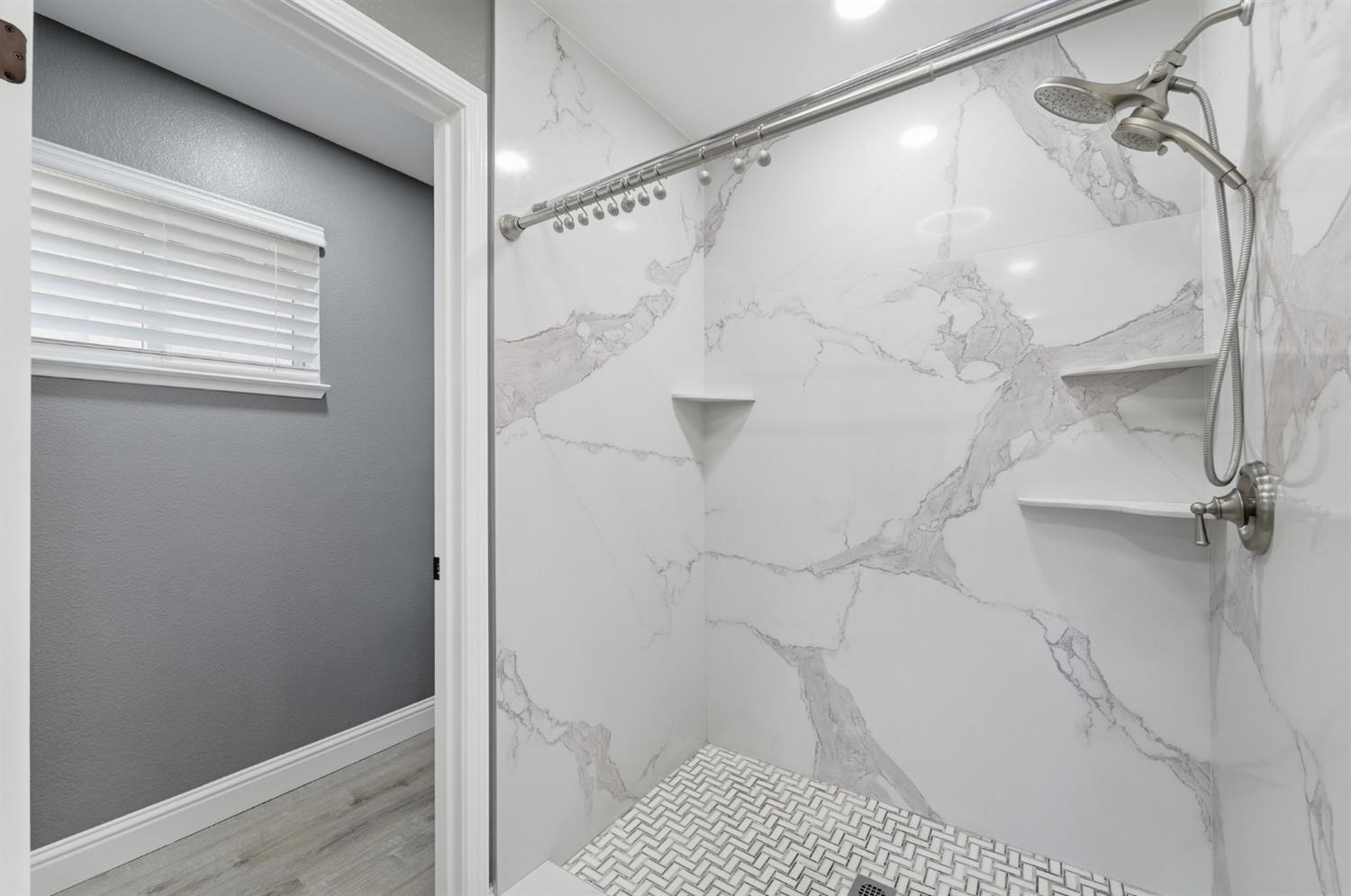 359 Trevor Ave, Oakdale, CA 95361