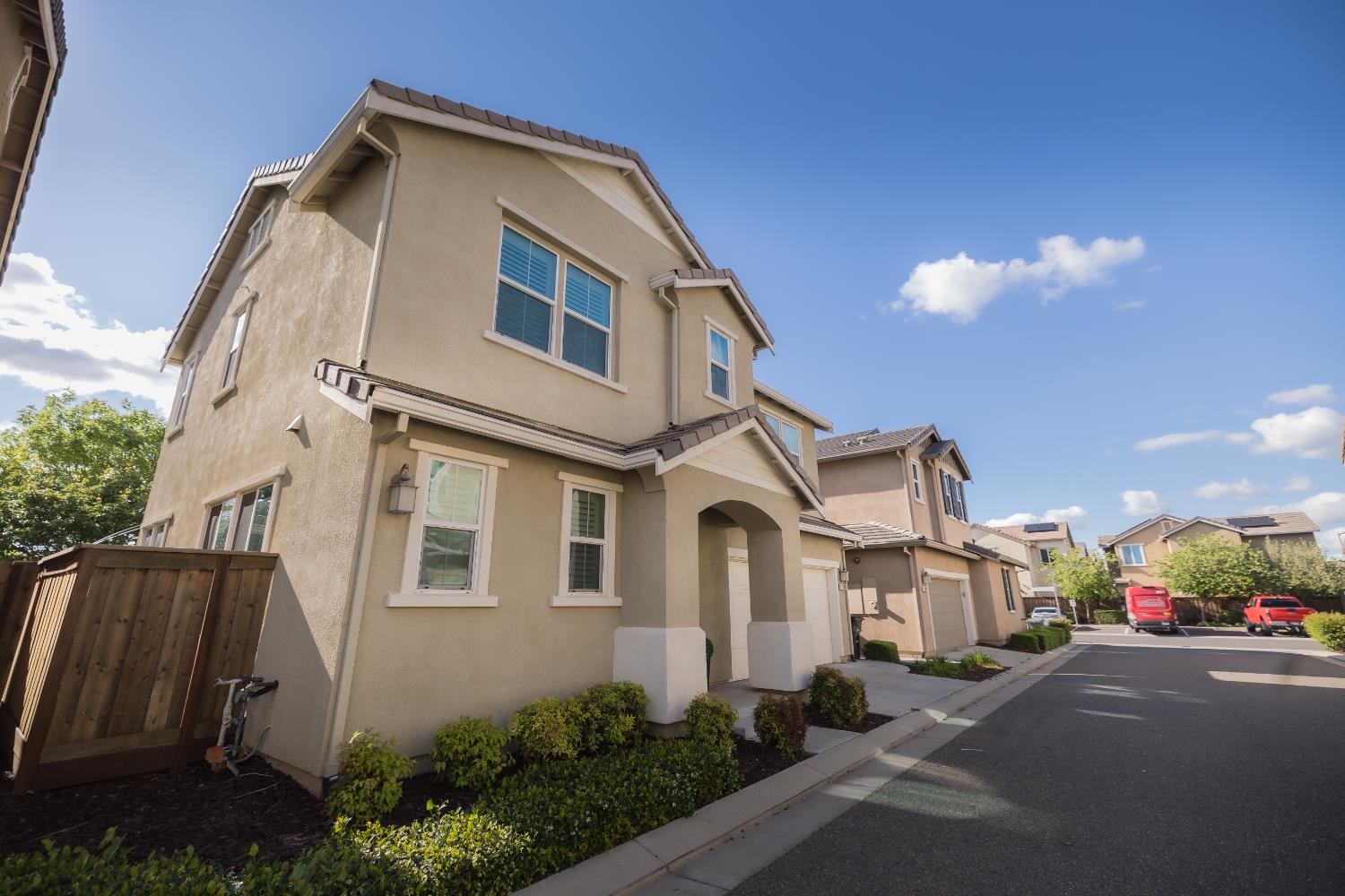 2204 Gallery Dr, Riverbank, CA 95367