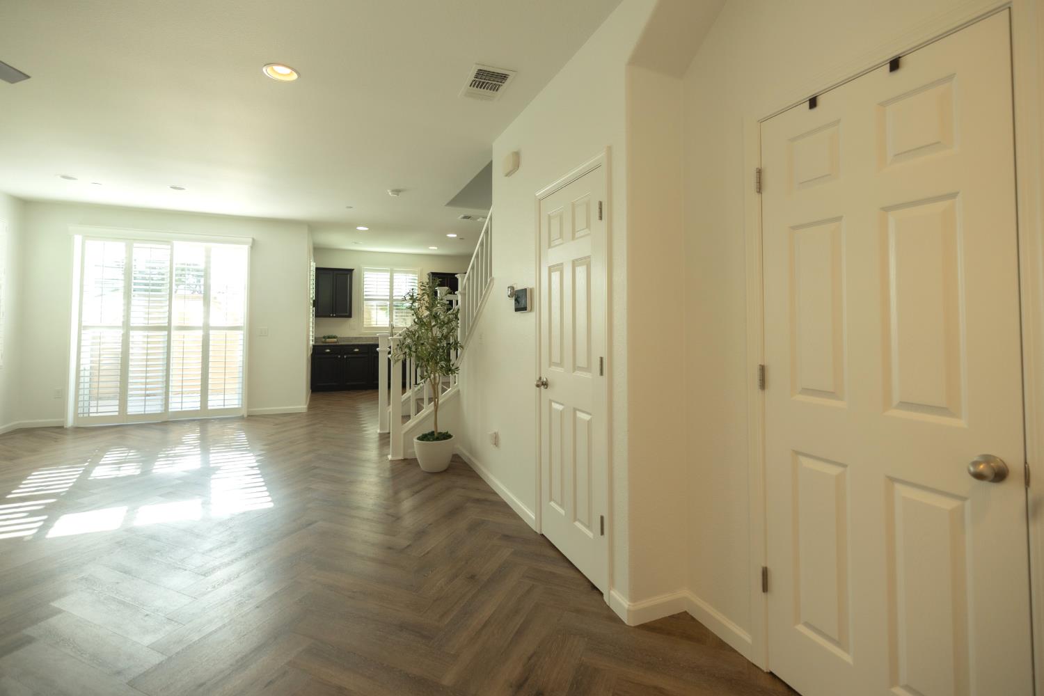 2204 Gallery Dr, Riverbank, CA 95367