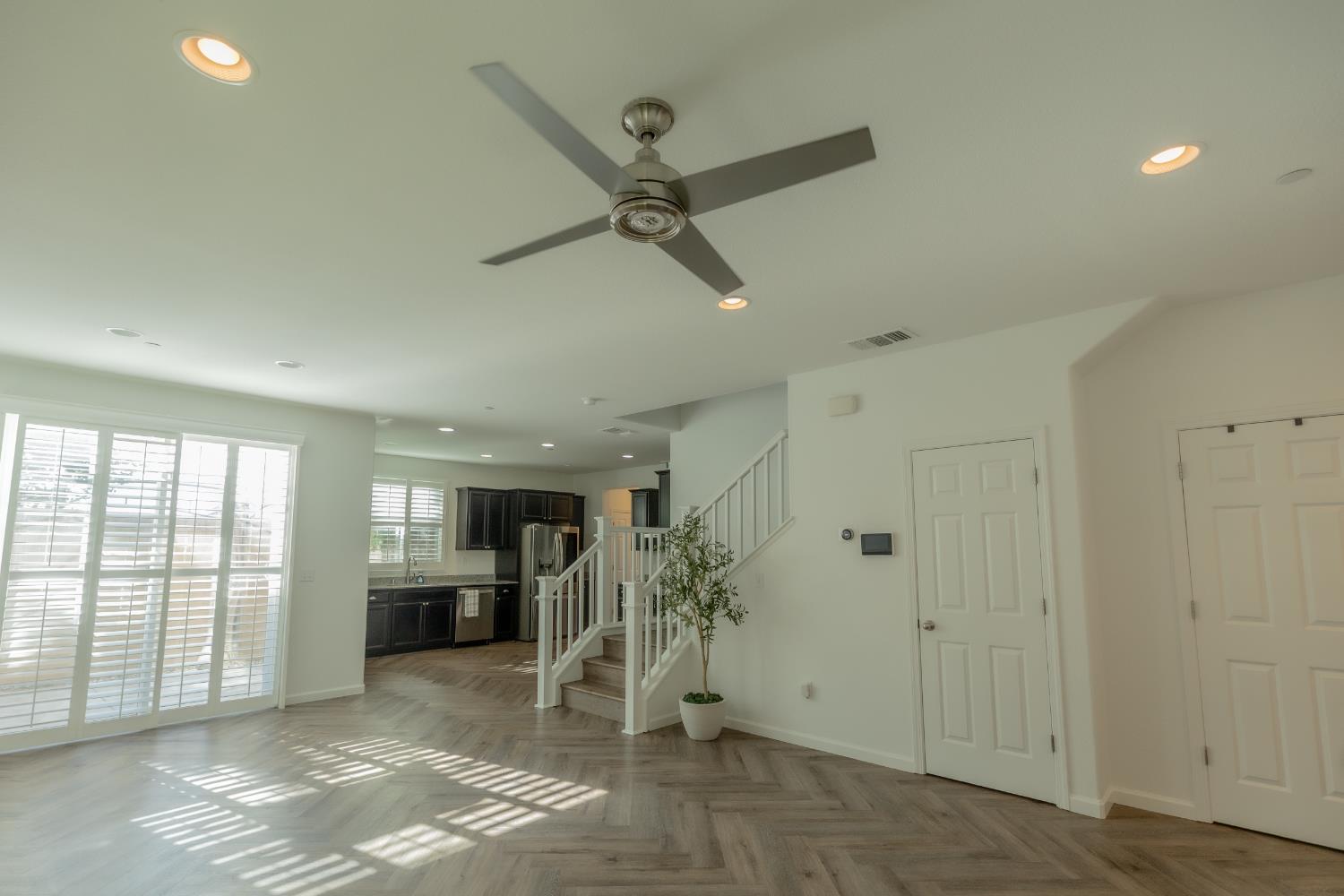 2204 Gallery Dr, Riverbank, CA 95367