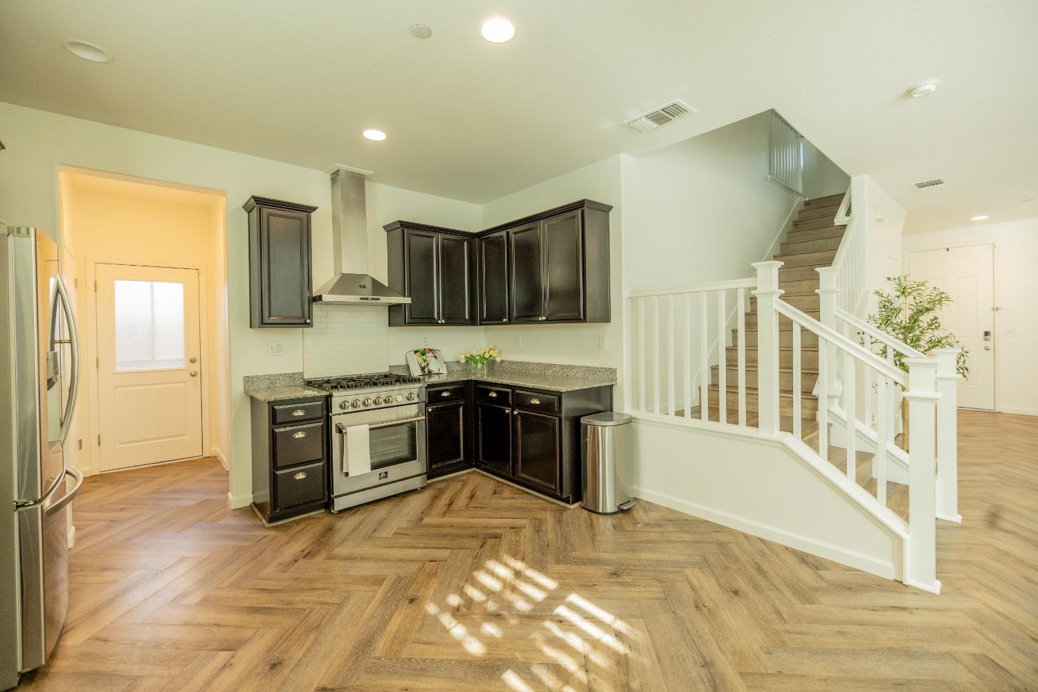 2204 Gallery Dr, Riverbank, CA 95367